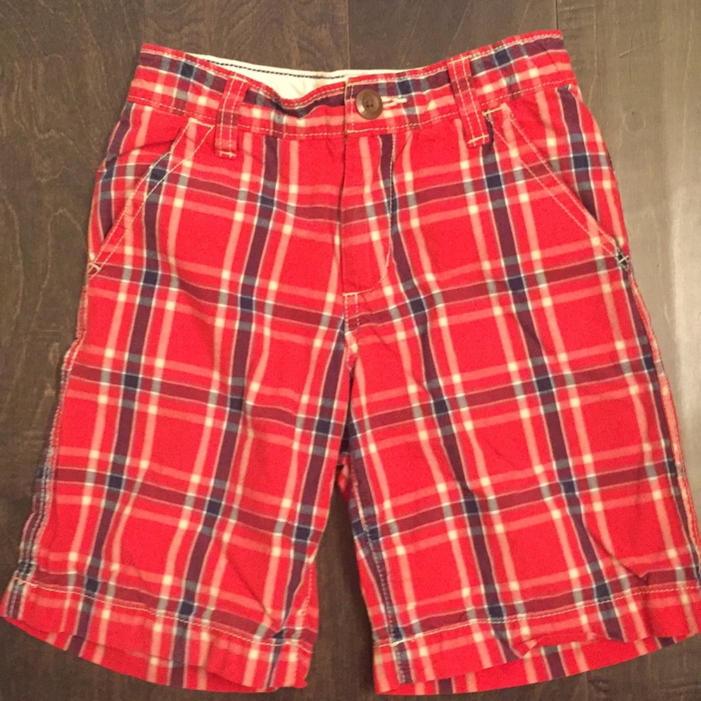 Short  size 5 Oshkosh red checkered pattern